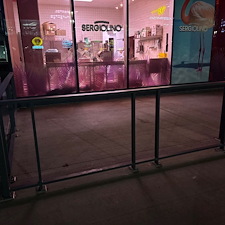 Dcoration-terrasse-restaurant-Laval-effet-wow-en-lumires-roses 0